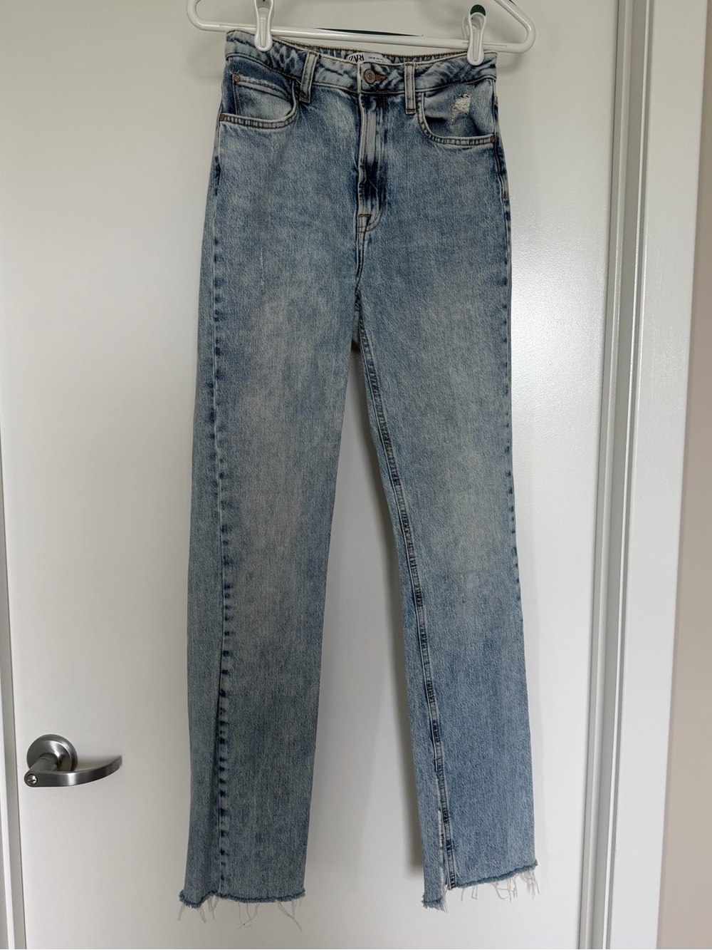 Zara Light Wash Women’s Straight Leg Jeans